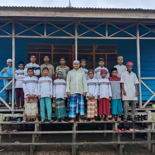 Bangun Masjid untuk Warga & Santri Dobo, Kepulauan Aru, Maluku